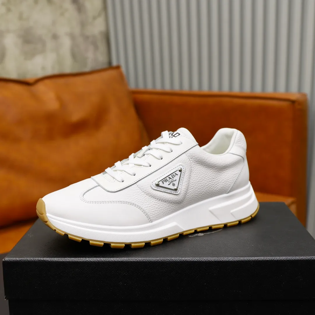 Factory price: 720💰Top original order Brand: PRADA (Prada) Standard code: Men's size 38/44 (45 can be customized) Grade: Same as the official website Material: Original cowhide leather lining Original combination two-color wear-resistant soft outsole Style category: Leisure and sports version Young fashion European and American trend British style Color: Actual picture color